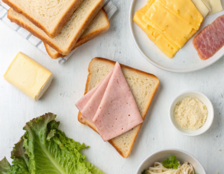 How to Make a Grilled Ham and Cheese SandwichIngredients