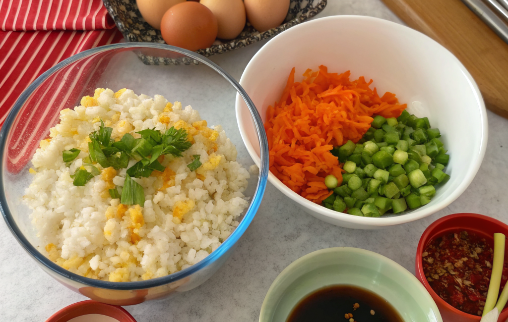 How to Cook Spicy Egg Fried Rice at HomeIngredients