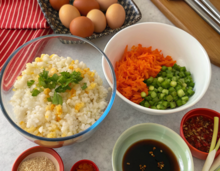 How to Cook Spicy Egg Fried Rice at HomeIngredients