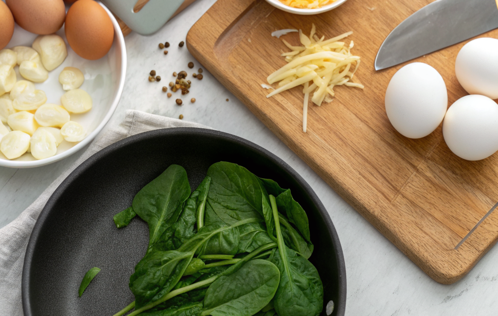 How to Prepare Egg and Spinach SkilletIngredients